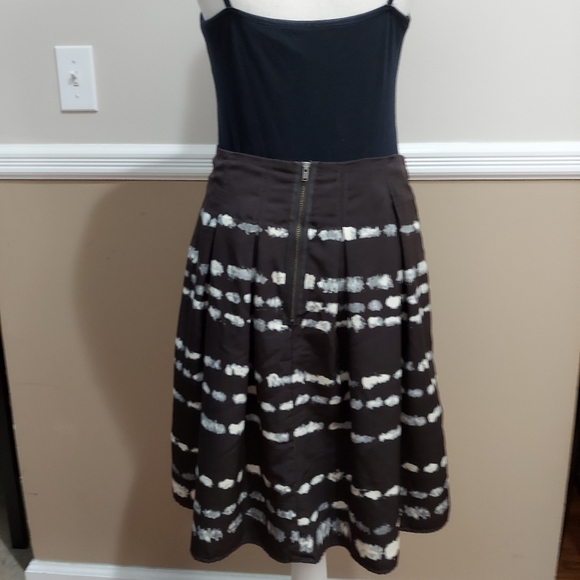 Women's simply vera, Vera Wang size 4 pleated skirt. Silky soft. - Picture 6 of 10